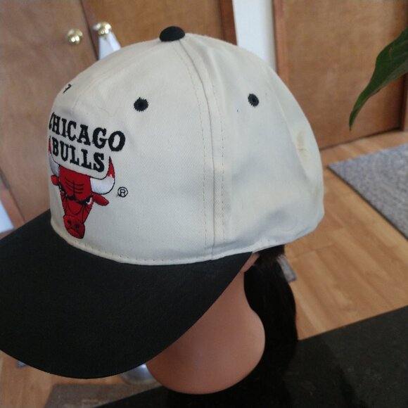 CHICAGO BULLS STITCHED LOGO G.C.C. SNAPBACK ADJUSTABLE NBA LICENSED HAT - Picture 5 of 5